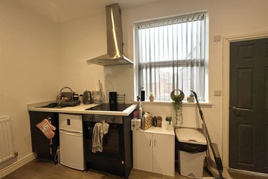 1 bed studio, Derby Road, Lenton, Nottingham, NG72DP - Image 3